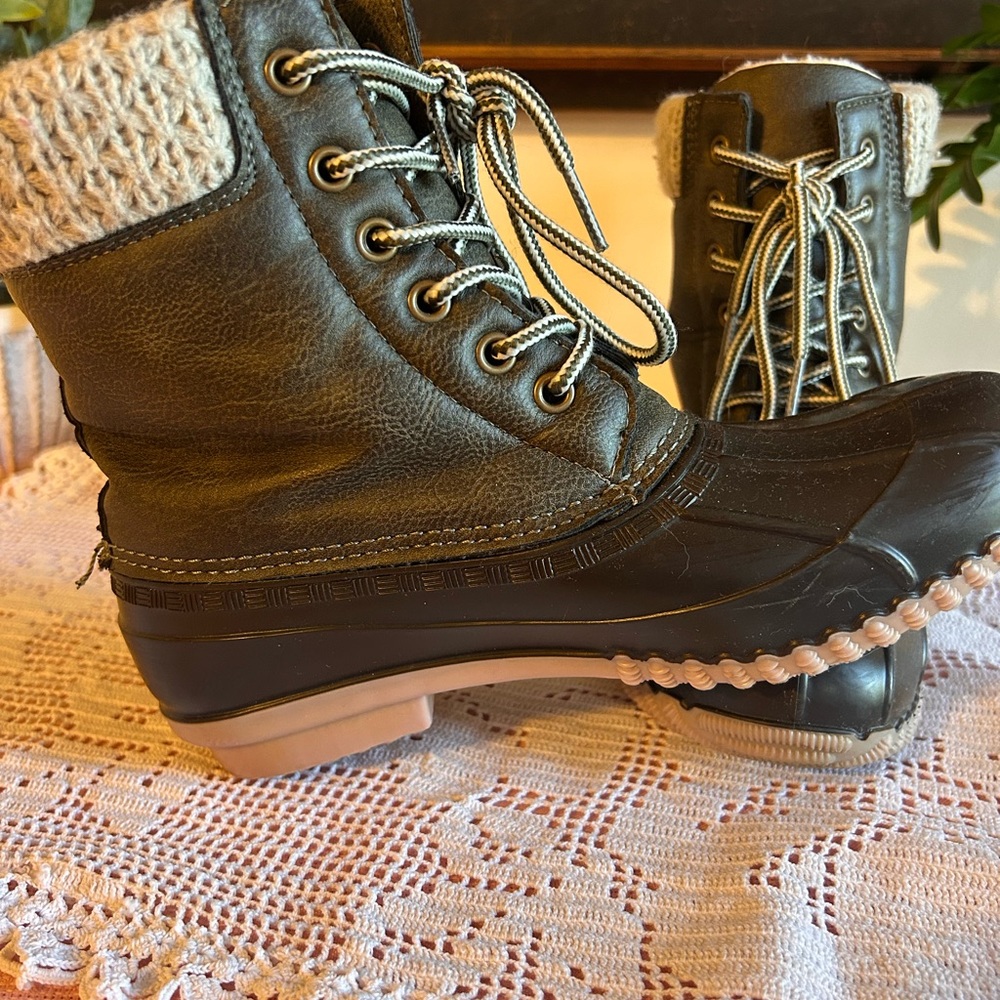 Cute duck boots!